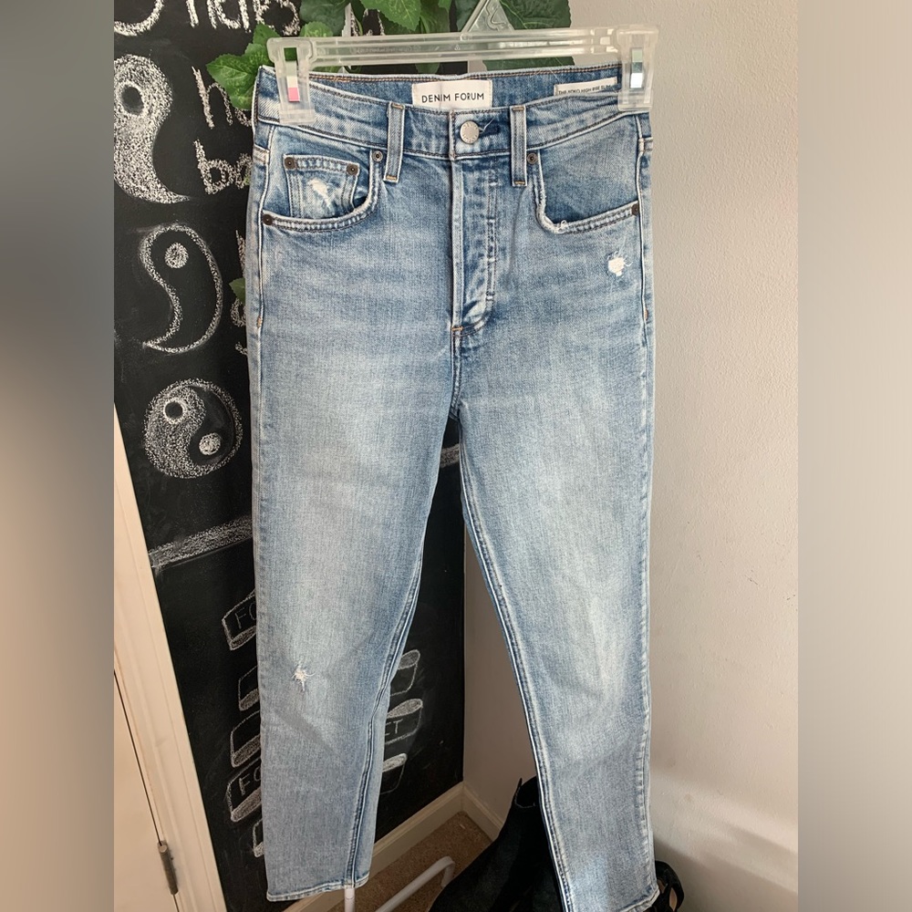 Aritzia- Denim Forum. The Yoko High-rise slim. Size 23.
